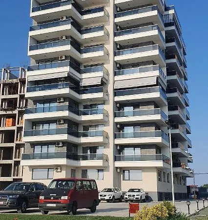 63 Mamaia